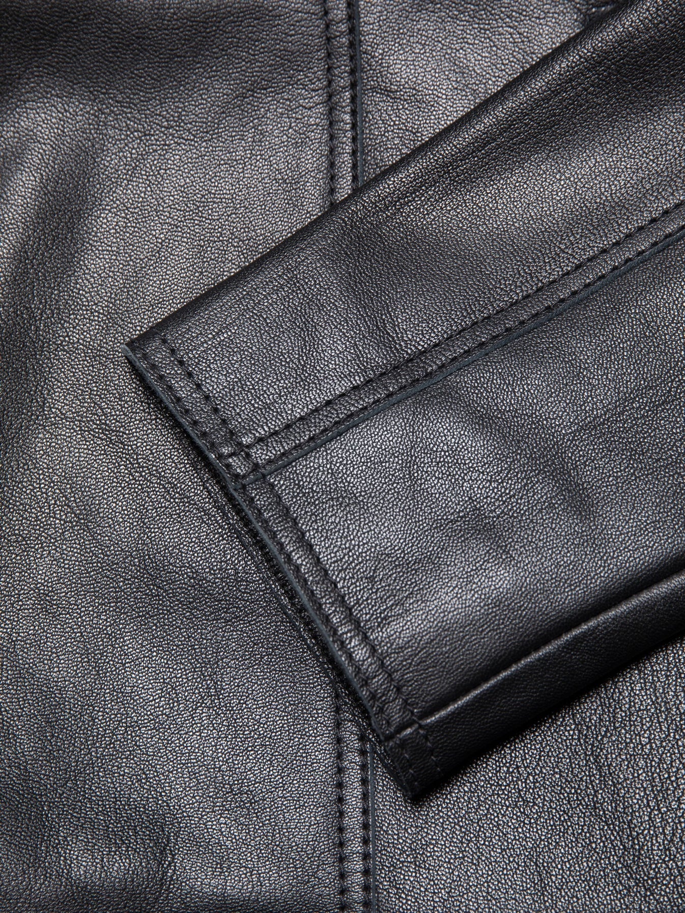 Saga Lederblazer, Schwarz